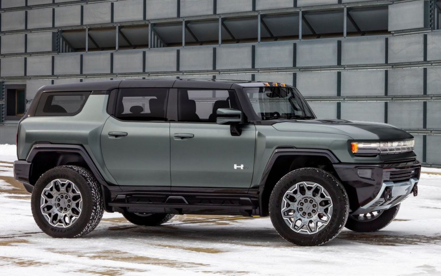 GMC Hummer EV 2024 SUV Drive